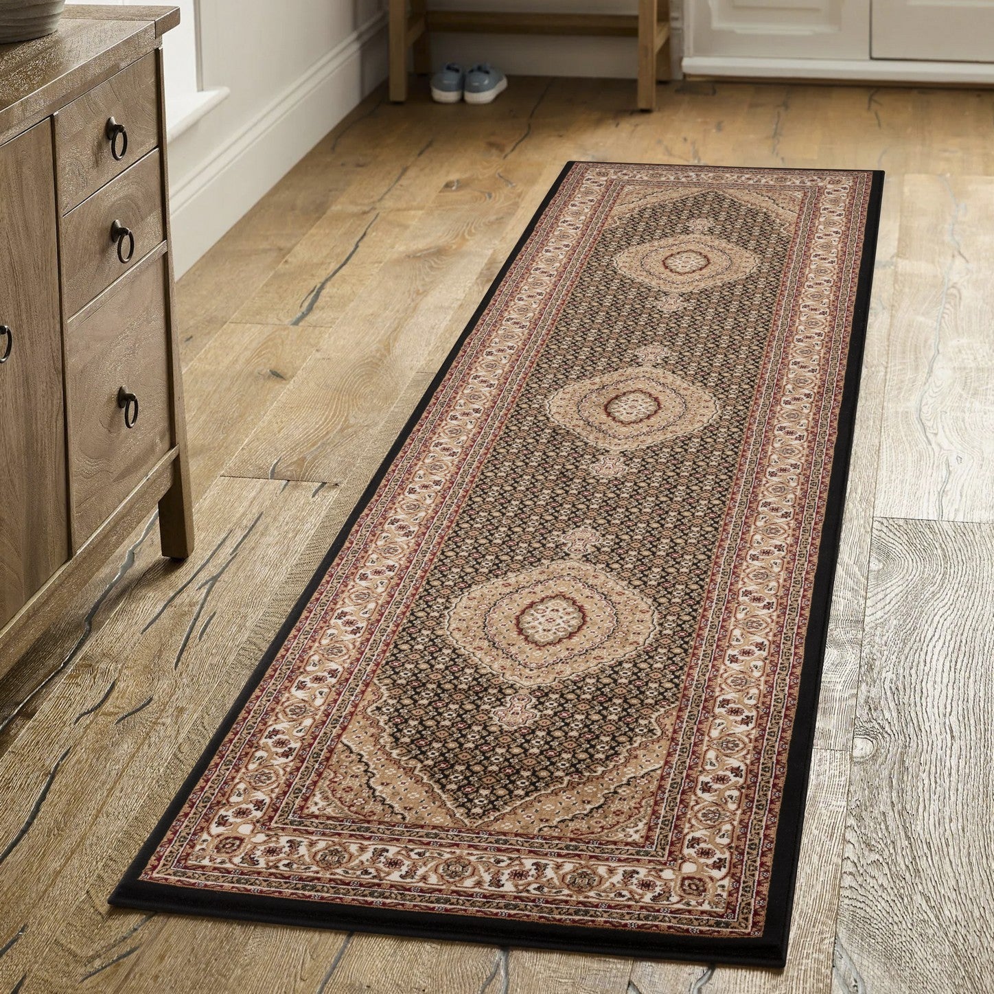 Manchester GC_HER5003 Black 2 ft. 7 in. x 9 ft. 10 in. Area Rug