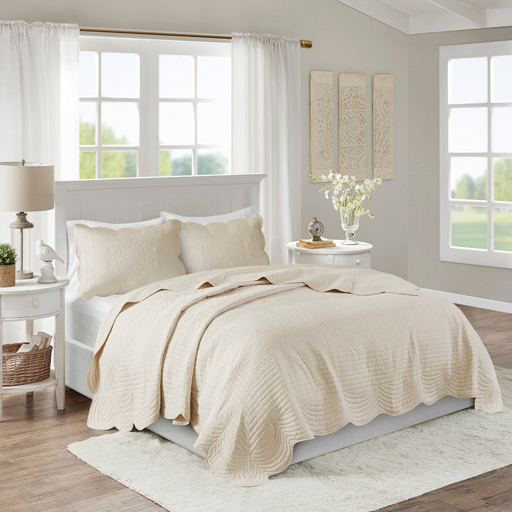 3 Piece Reversible Scalloped Edge Quilt Set Cream Full/Queen