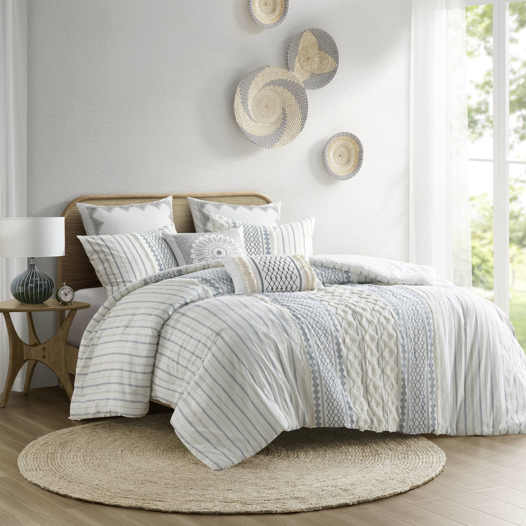 Cotton Printed Comforter Set with Chenille White/Navy King/Cal King