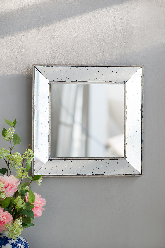 18' x 18' Distressed Silver Square Accent Mirror, Traditional Style Framed Wall Mirror for Living Room, Entryway, Office, Bedroom, Hallway