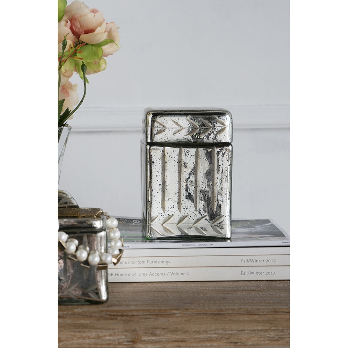 D4.9x6.1' Decorative Glass Storage Box