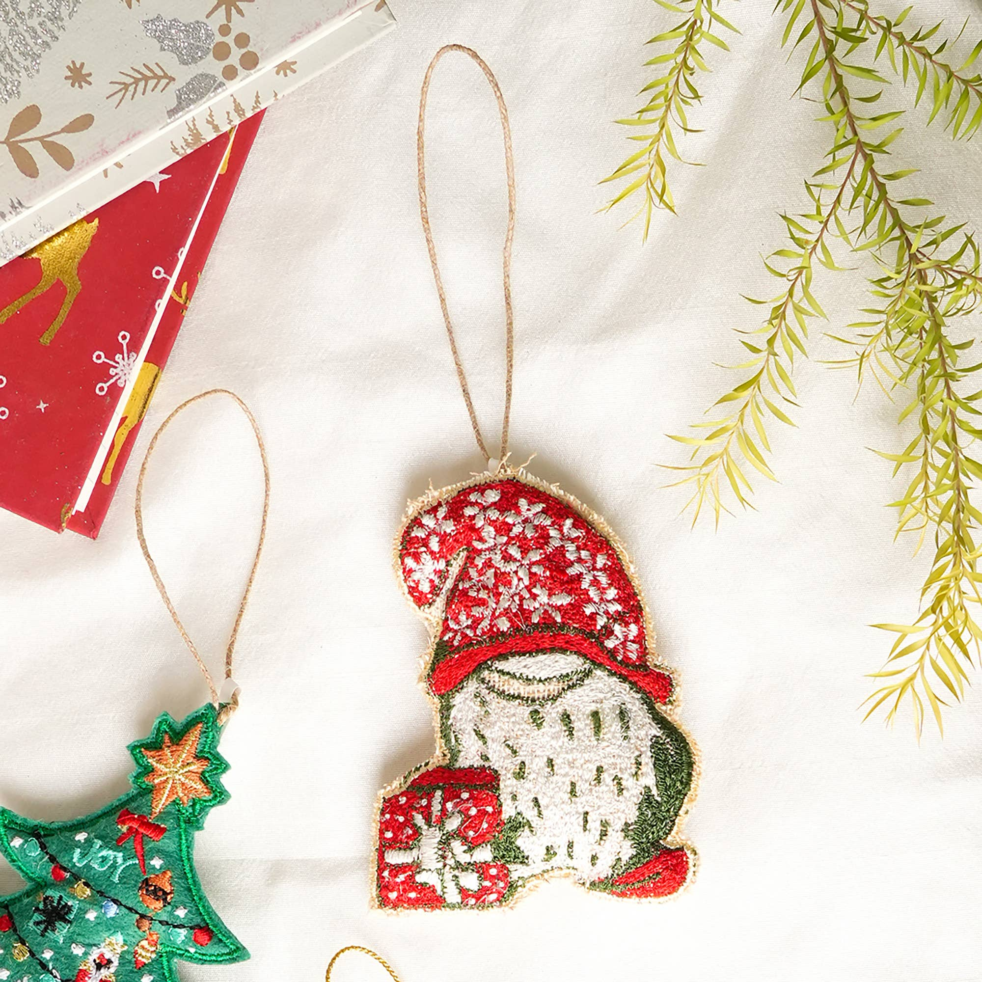 Expobazaar Santa's Gift Hanging Ornament - Multi