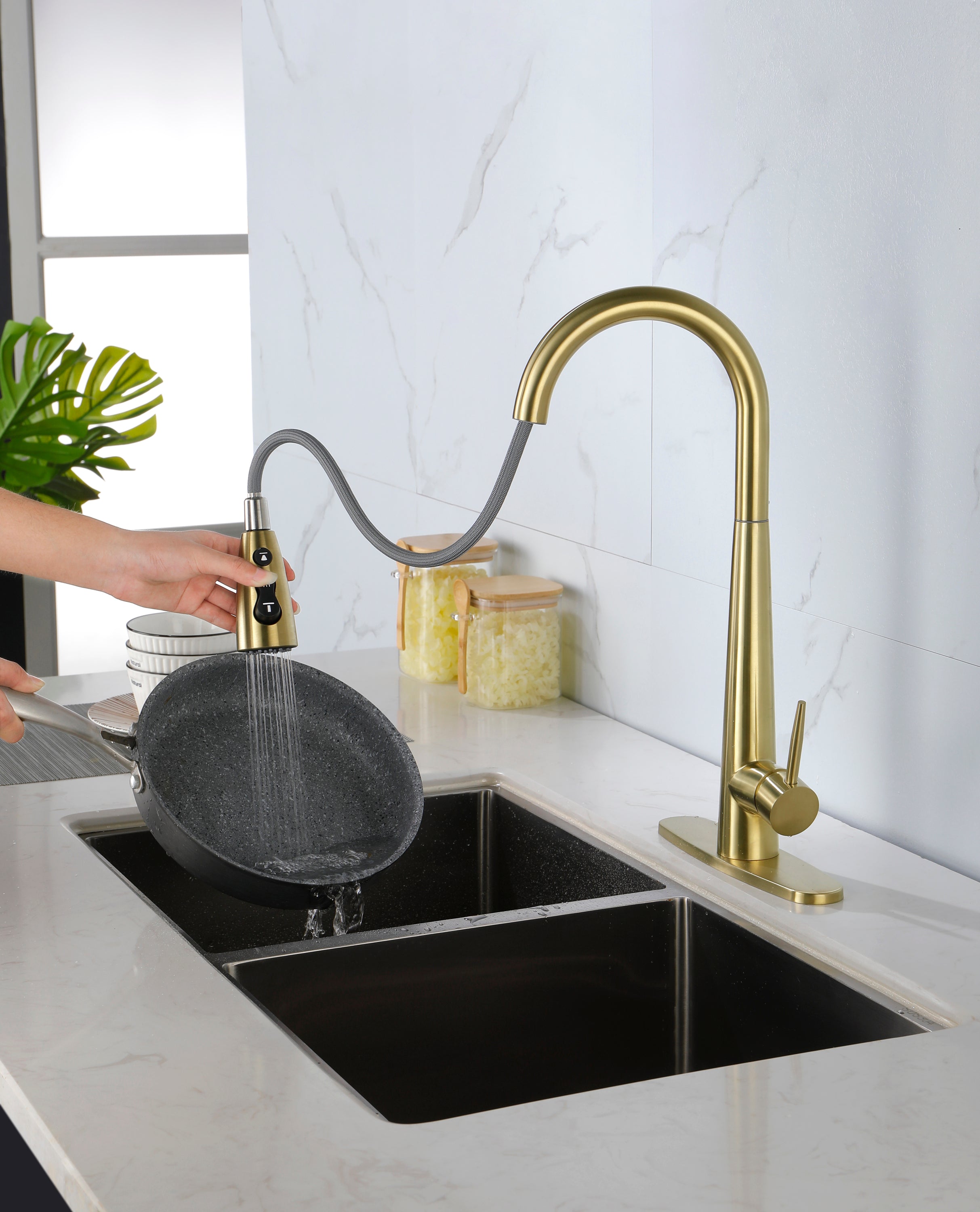 Kitchen Faucet with Pull Down Sprayer , High Arc Single Handle Kitchen Sink Faucet with Deck Plate, Commercial Modern Stainless Steel Kitchen Faucets