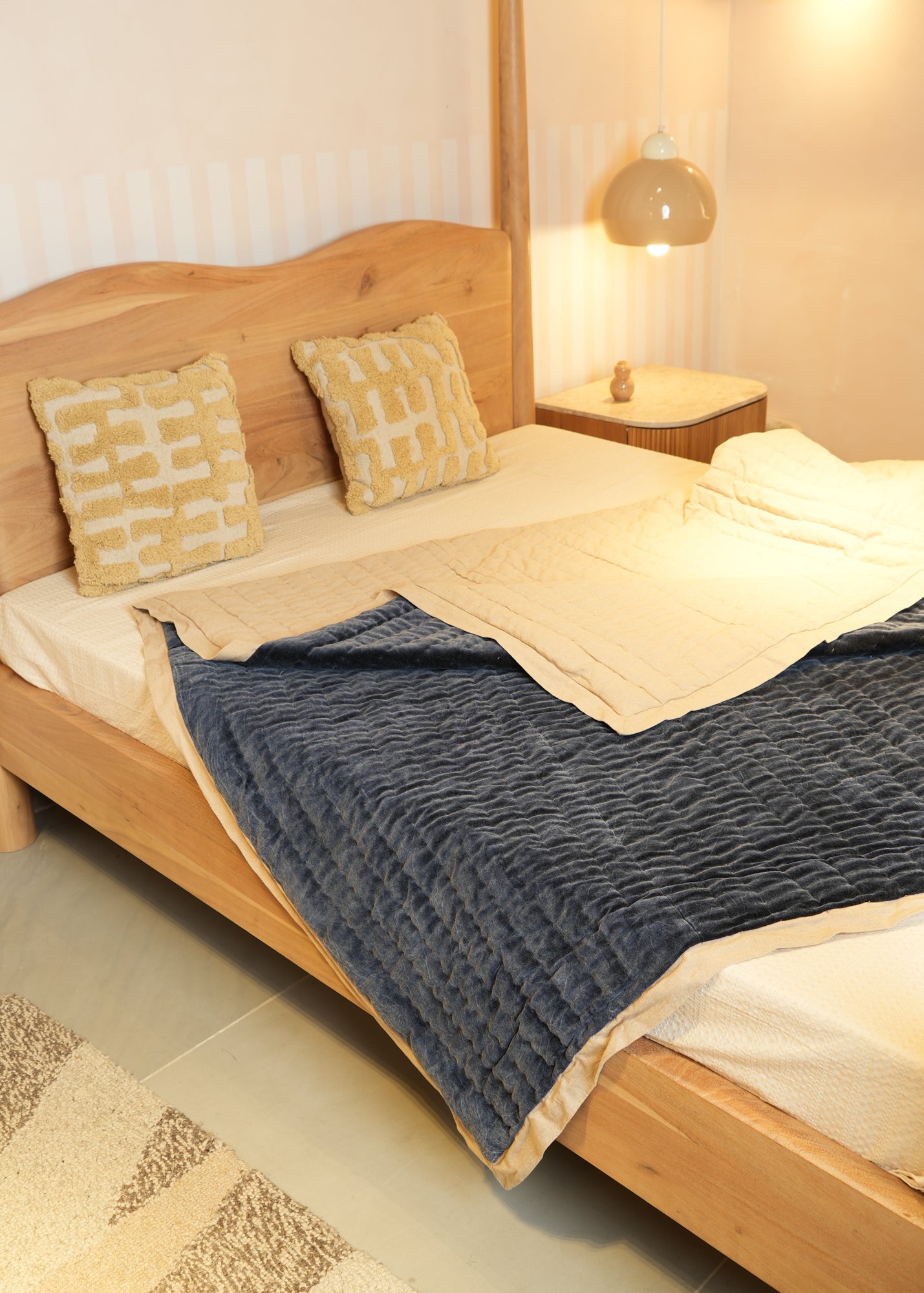 Cotton Velvet Stonewashed Hand Quilted Bedspread with Flanges-88X92'