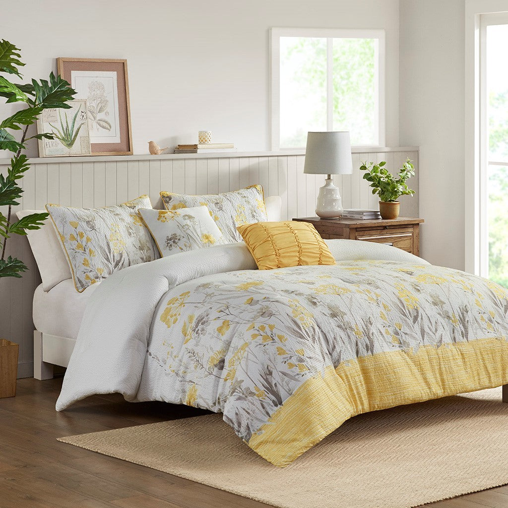 5 Piece Seersucker Comforter Set with Throw Pillows Yellow King/Cal King