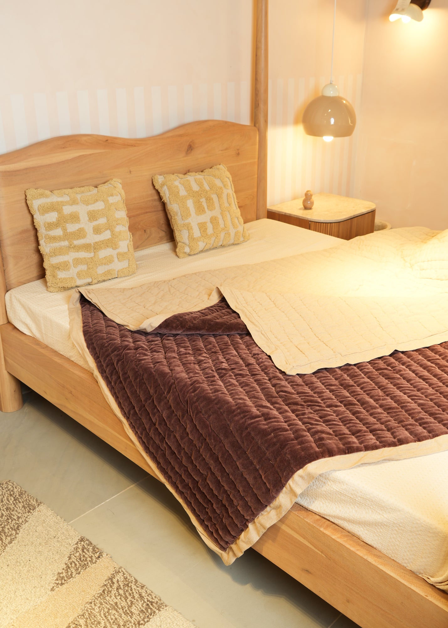 Cotton Velvet Stonewashed Hand Quilted Bedspread with Flanges-88X92'