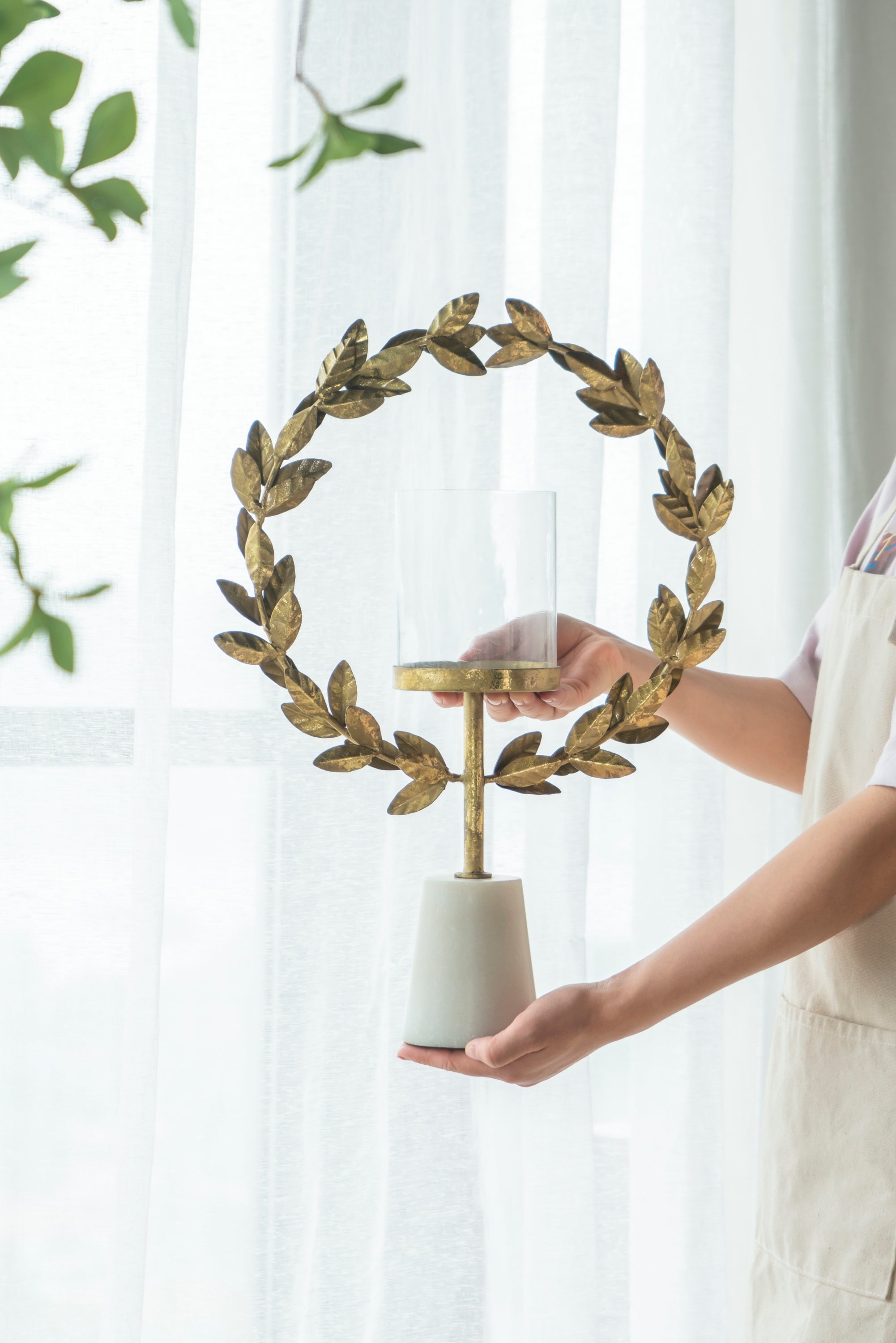 14.2x3.5x19.7' Iron Floral Hurrican With Marble Base