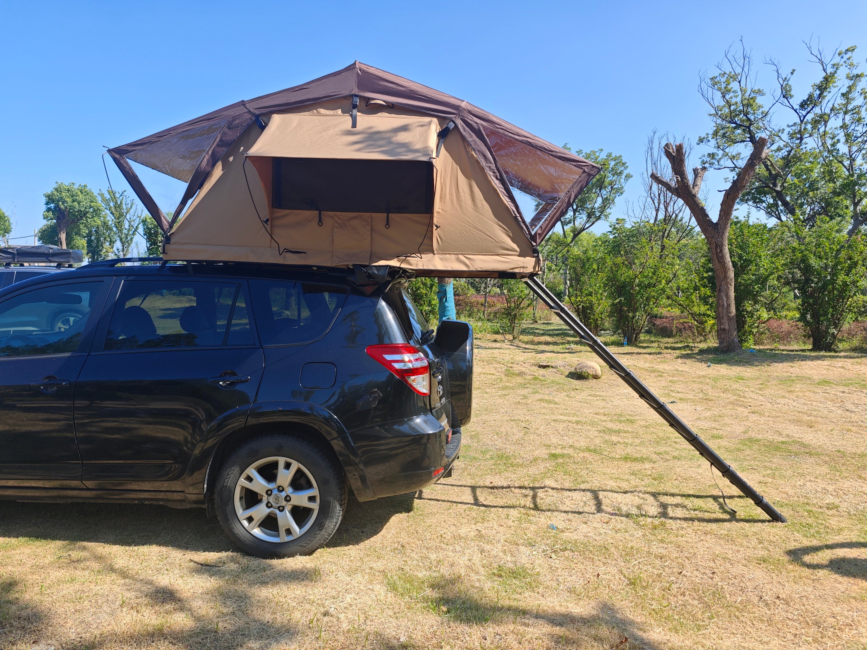 Rooftop Tent for SUV & Truck Camping – 1000D Waterproof, Quick-Setup Design with Telescopic Ladder for 2-3 Person Family Adventures