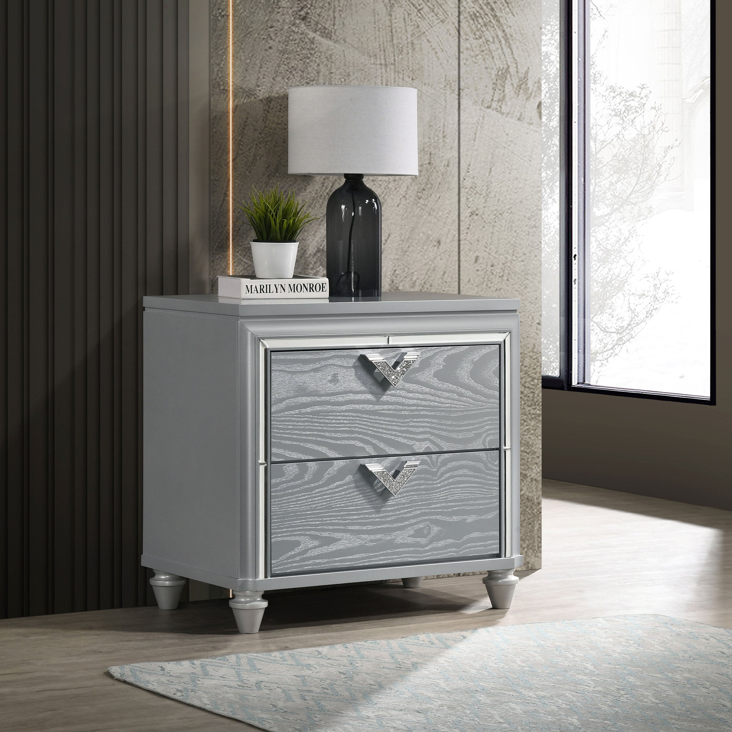 Delacroix Light Silver 2-drawer Nightstand