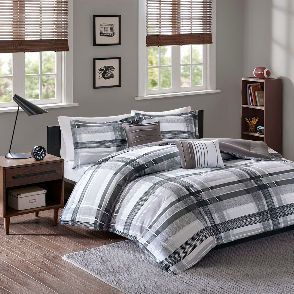 Full/Queen Plaid Comforter Set