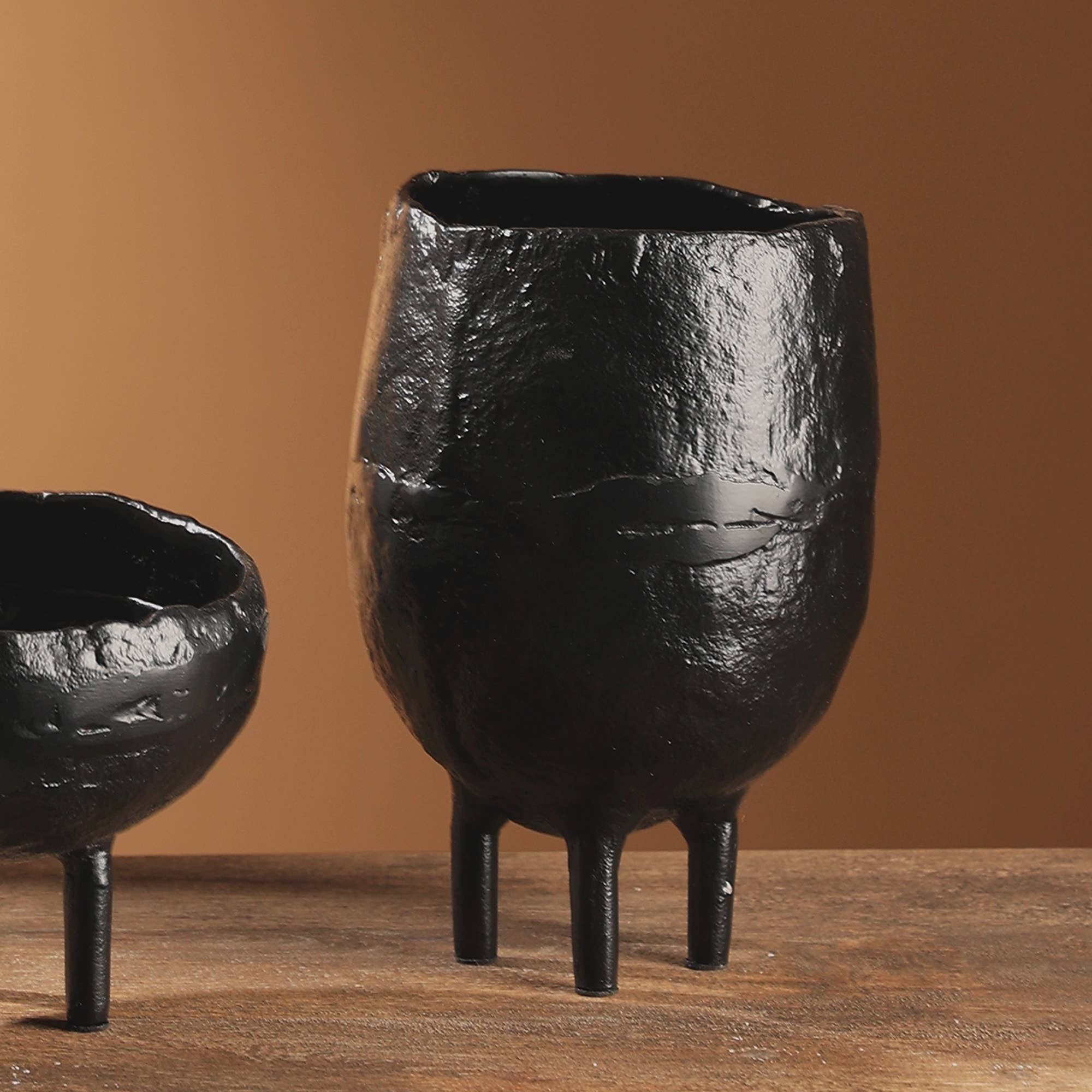 Decorative Sollender Aluminium Table Vase for Living room/Table Décor-6X6X8.6'