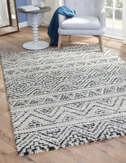 Della Ivory/Natural/Black Area Rug
