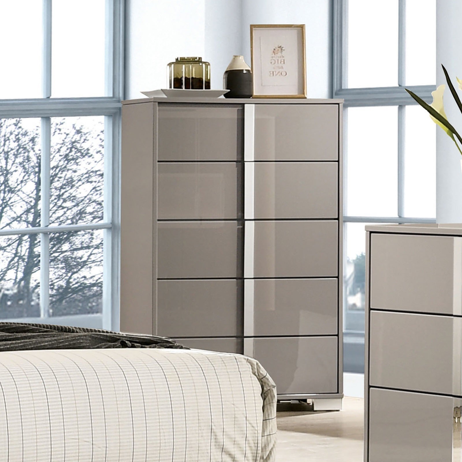 1pc Chest UV Finish Contemporary Style Chrome Legs And vertical Handles Ball Bearing Glides Light Taupe Bedroom Furniture