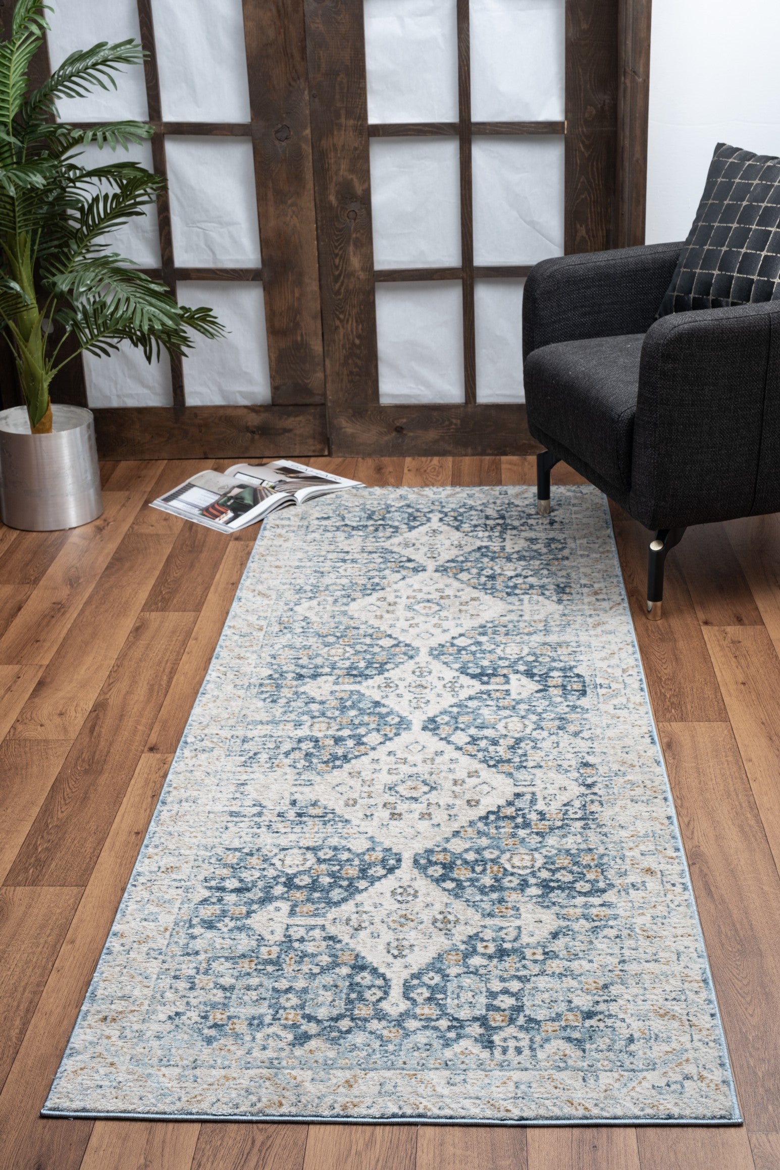 Noble GC_GEN7003 Blue 2 ft. 7 in. x 7 ft. 3 in. Area Rug