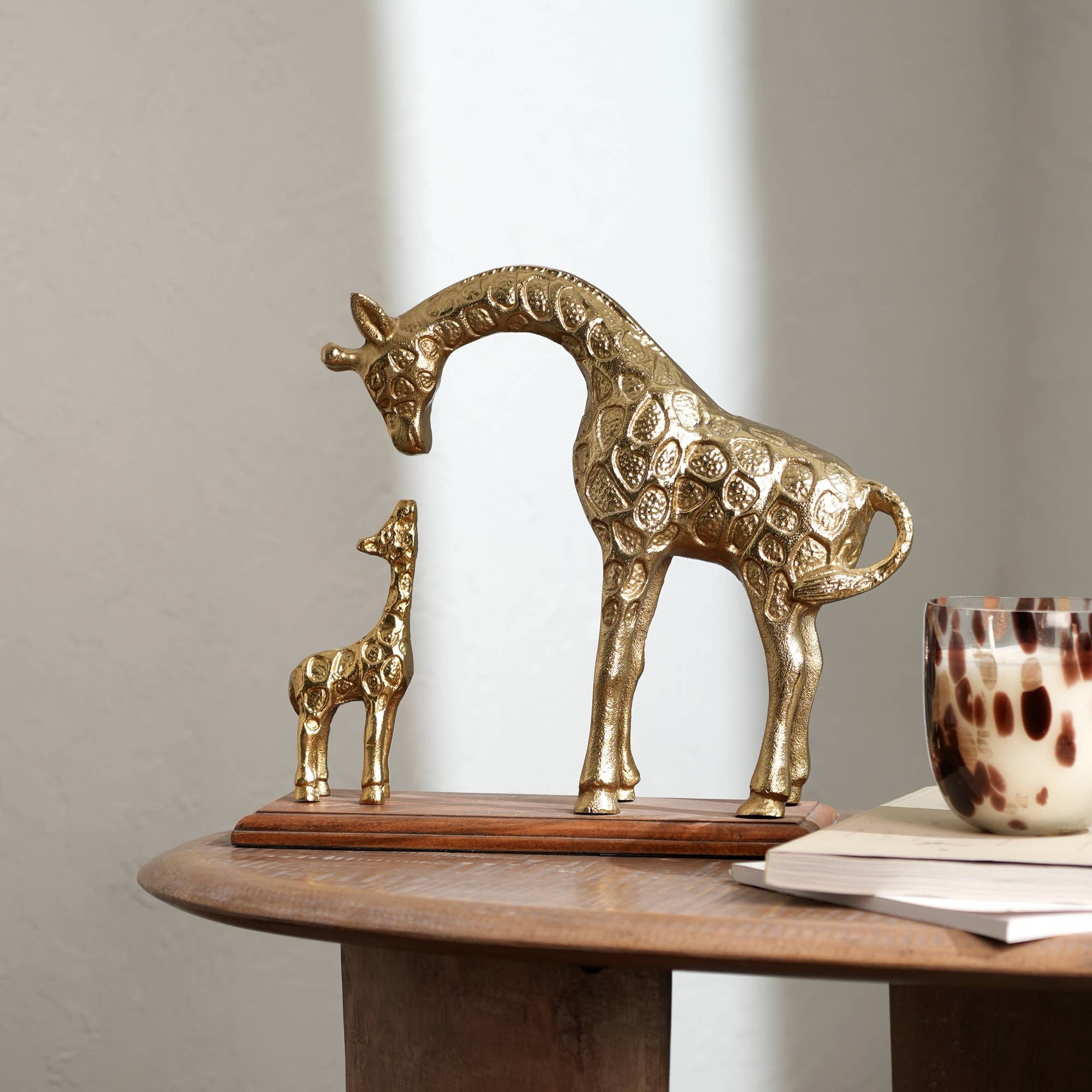 Decorative Giraffe Sculpture-Animal Figurine-11x4.5x11'