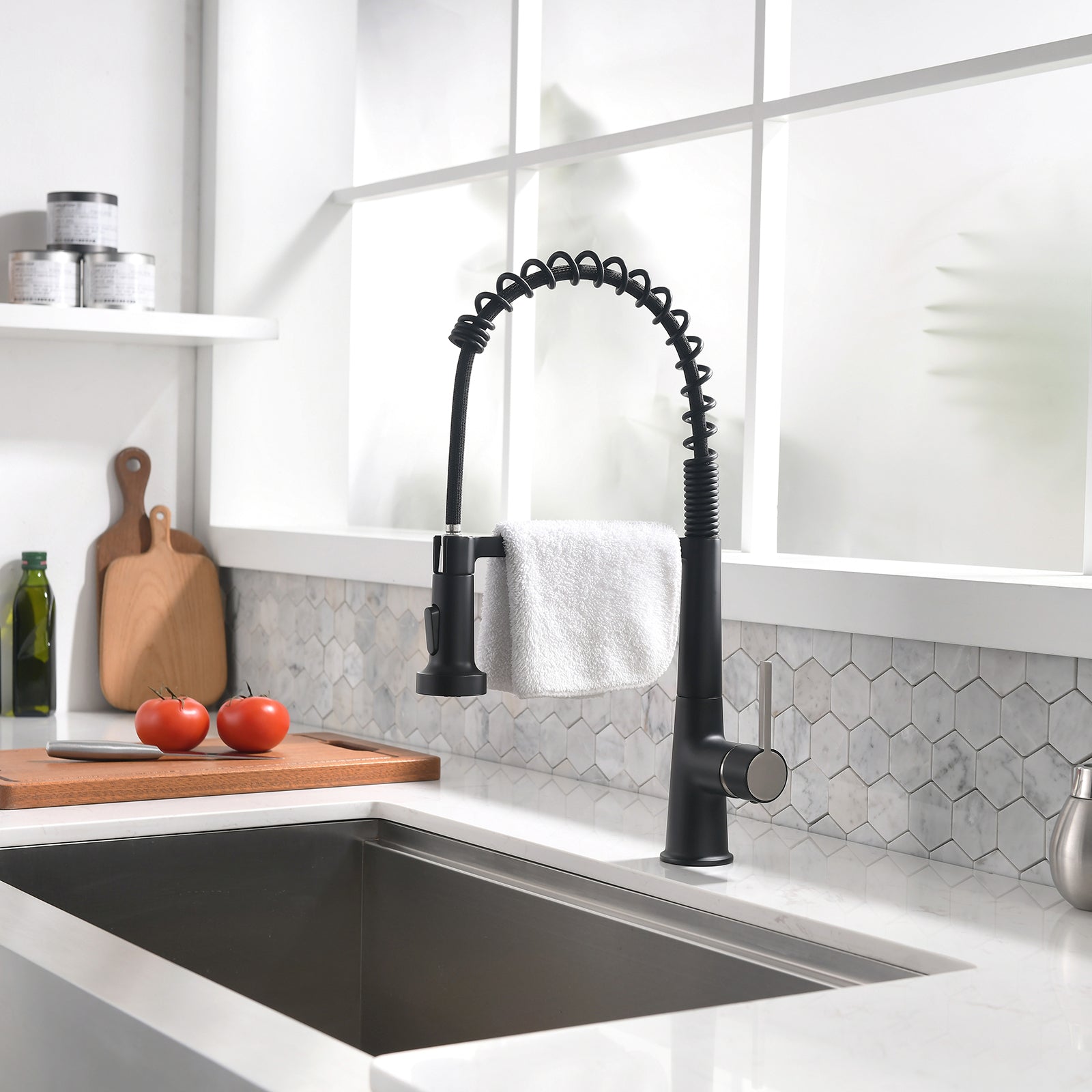 Faucet for Kitchen Sink, Black Kitchen Faucet with Pull Down Sprayer,  Modern Commercial Spring Pull-Out Kitchen Sink Faucet
