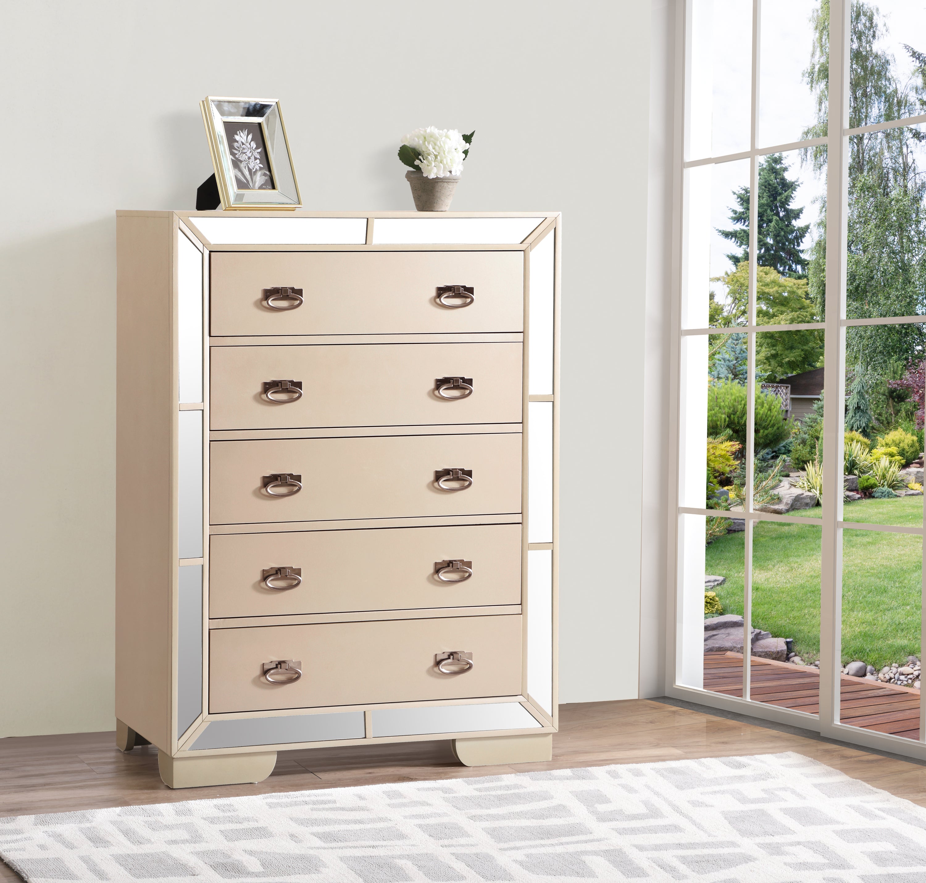 Elegant Pearl-Finished Storage Chest
