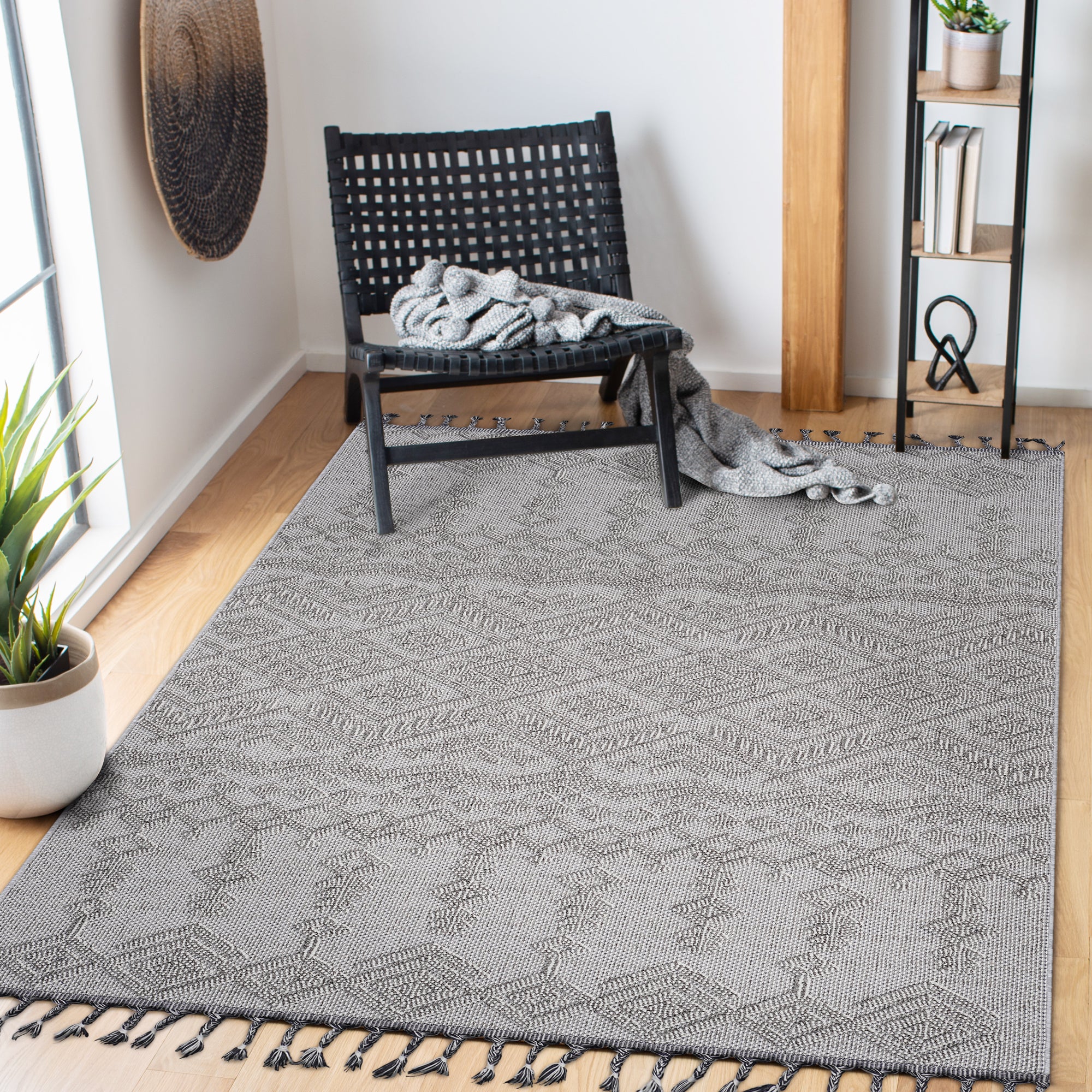 LOOM & LUXE Collection 4X6 White/White /Traditional Indoor/Outdoor Area Rug