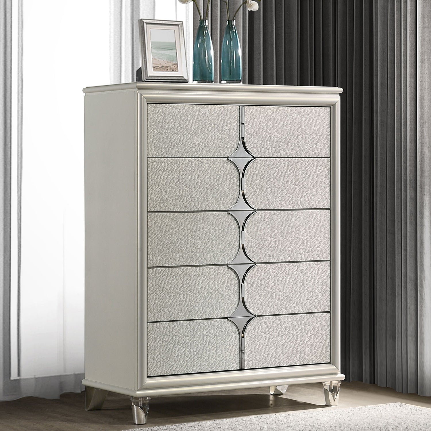 Gwendolyn Pearl White 5-drawer Bedroom Chest of Drawers